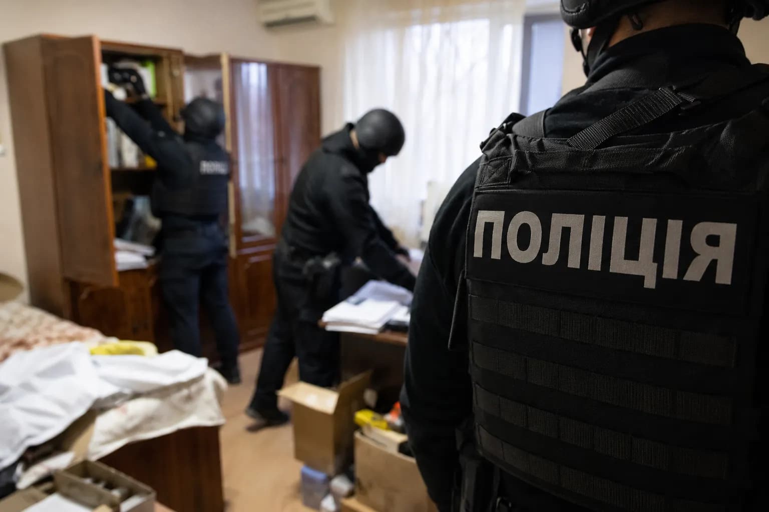 Обшук ніколи не починається за розкладом.